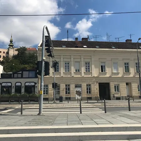 Old Port Riverside In Center شقة